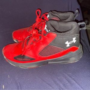 Kids Under armor red and black high top  basketball sneakers 4y brand new!